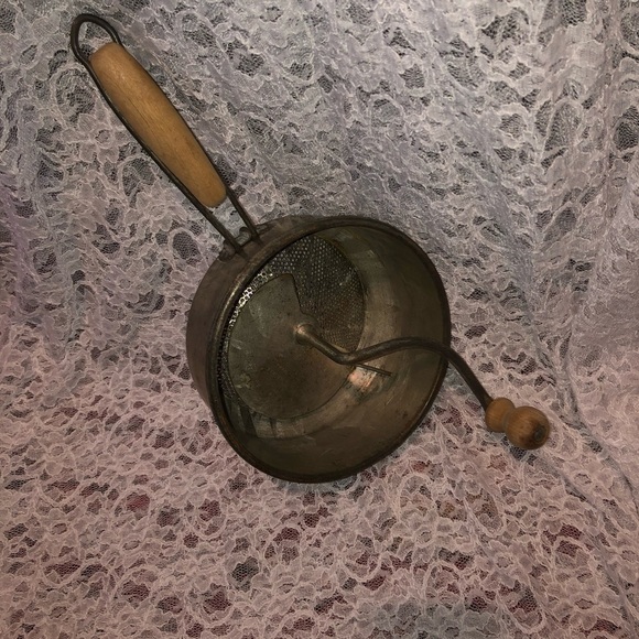 Vintage Metal Food Mill with Wooden Handle. Foley food mill for purée. - Picture 7 of 8
